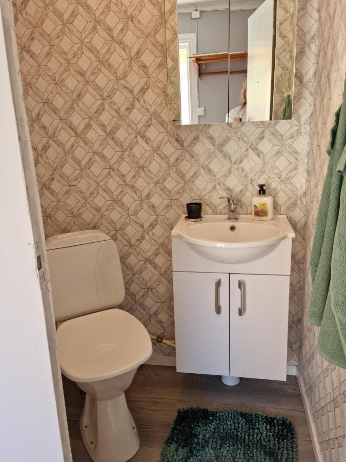 Charmigt Hus Pa Landet Naera Till Bad Strömstad Exterior foto