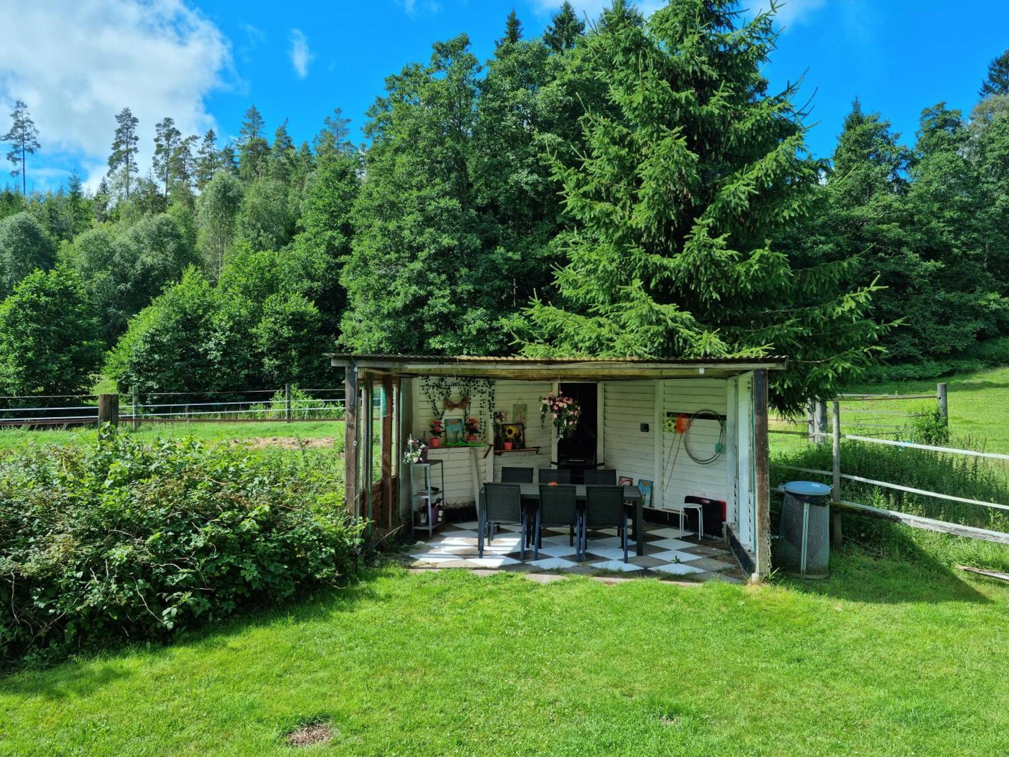 Charmigt Hus Pa Landet Naera Till Bad Strömstad Exterior foto